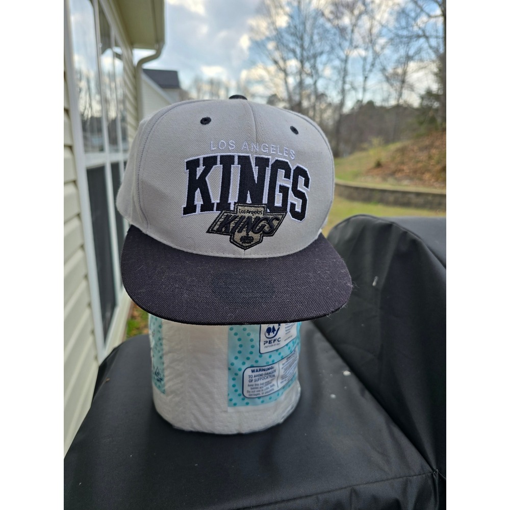 Mitchell & Ness Los Angeles Kings Snapback Hat Grey Black NHL Vintage Hockey Cap